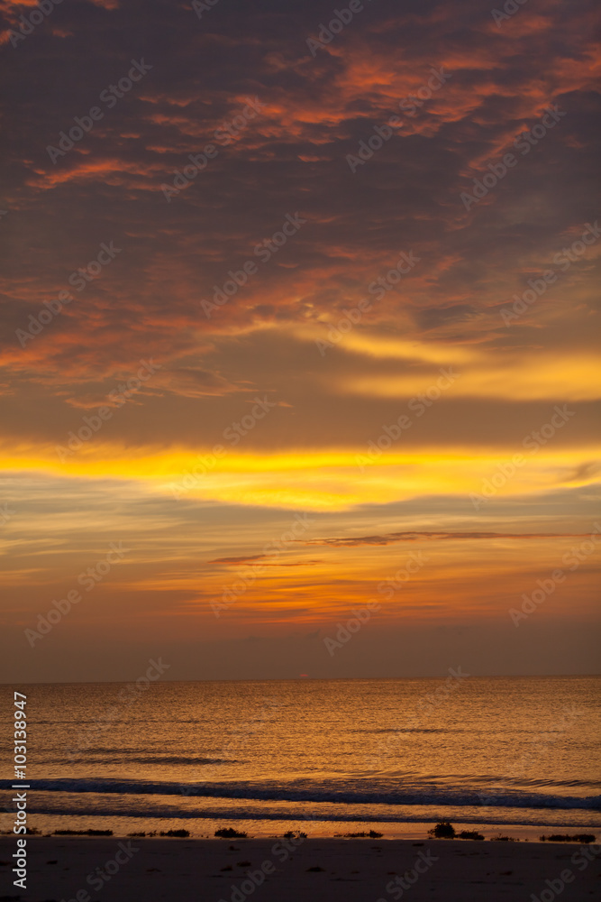 Obraz premium Sunrise above Atlantic ocean in Miami South Beach