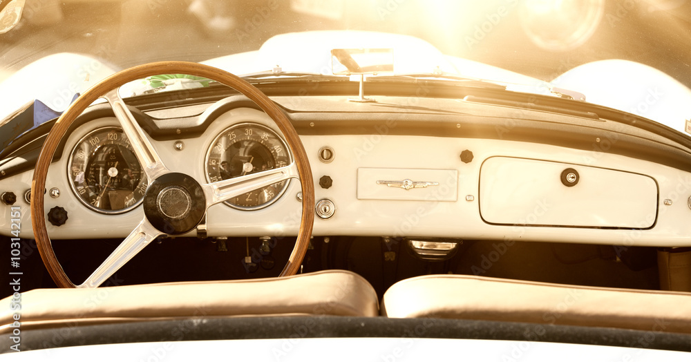 Obraz premium Automobile decappottabile retrò