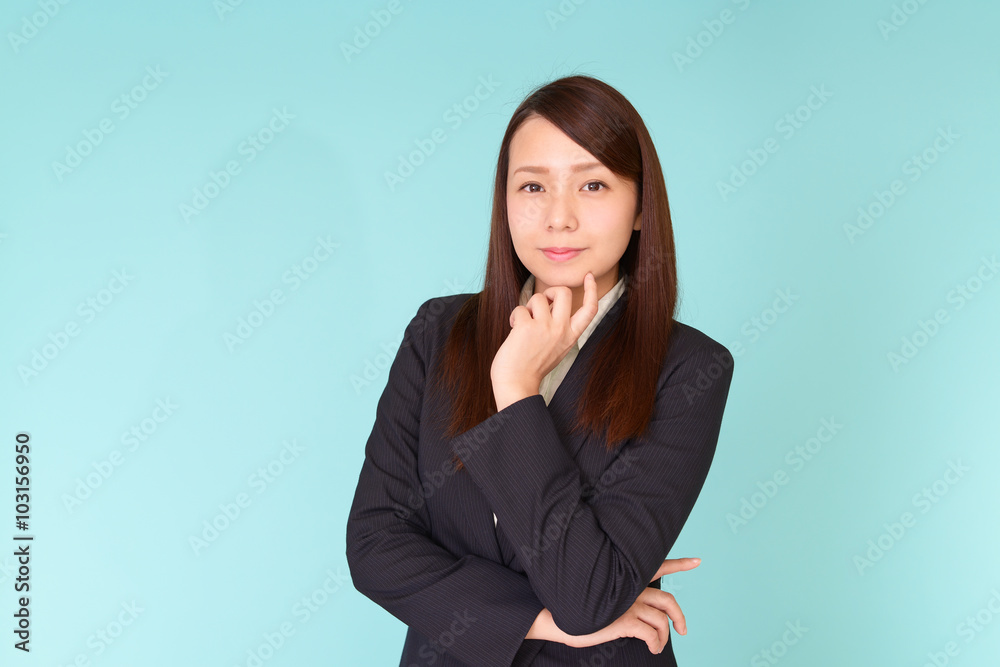 微笑むビジネスウーマン