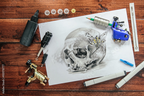 Obraz na płótnie skull tattoo sketch with rotary machines, needles, grips on wooden background w salonie