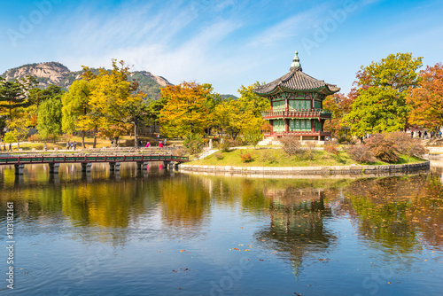 Autumn of Gyeongbokgung Palace in Seoul ,Korea © CJ Nattanai