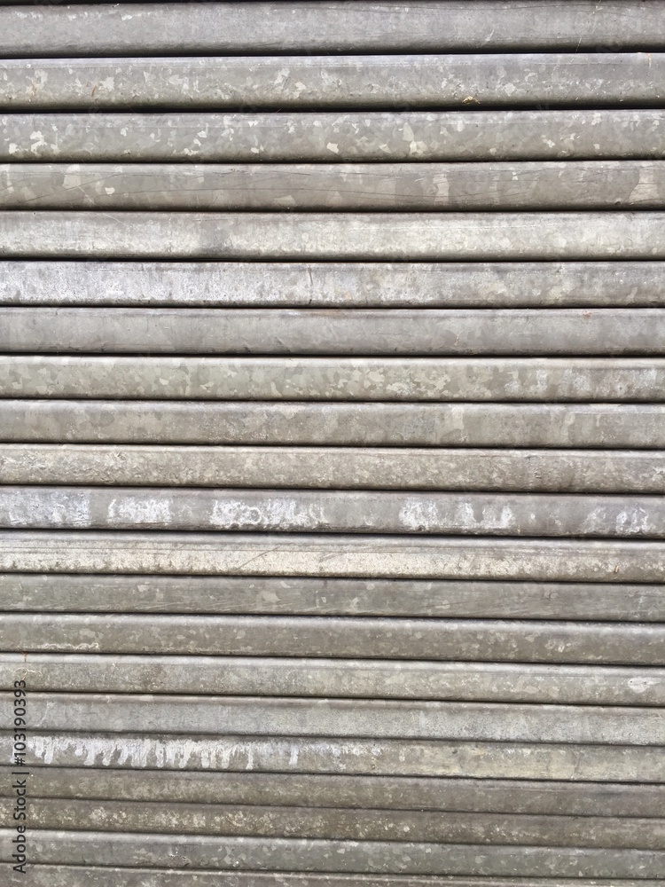 Metall Textur mit Gebrauchsspuren und Flecken - horizontale Linien auf Metallplatte Metall Textur mit Gebrauchsspuren und Flecken - horizontale Linien auf Metallplatte