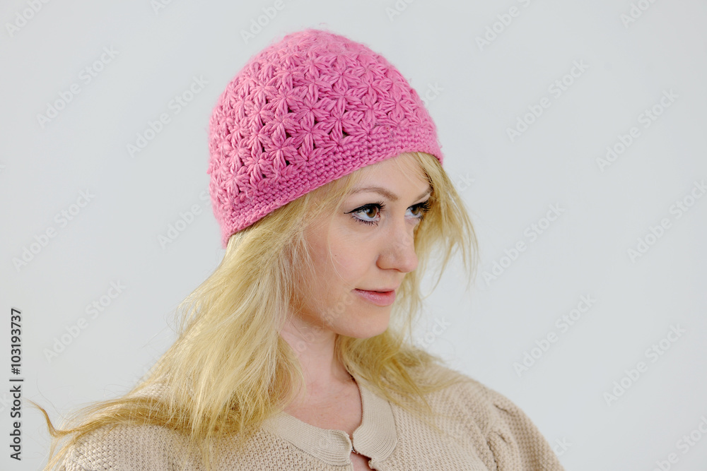 Mädchen mit strickmütze Mädchen mit strickmütze