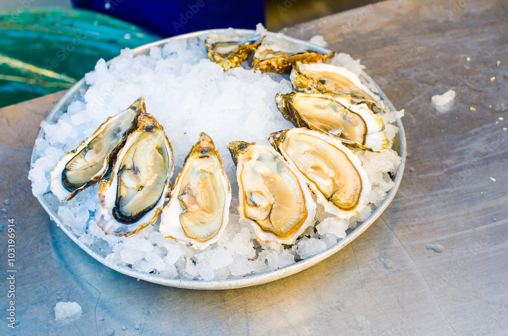 Raw oysters Raw oysters