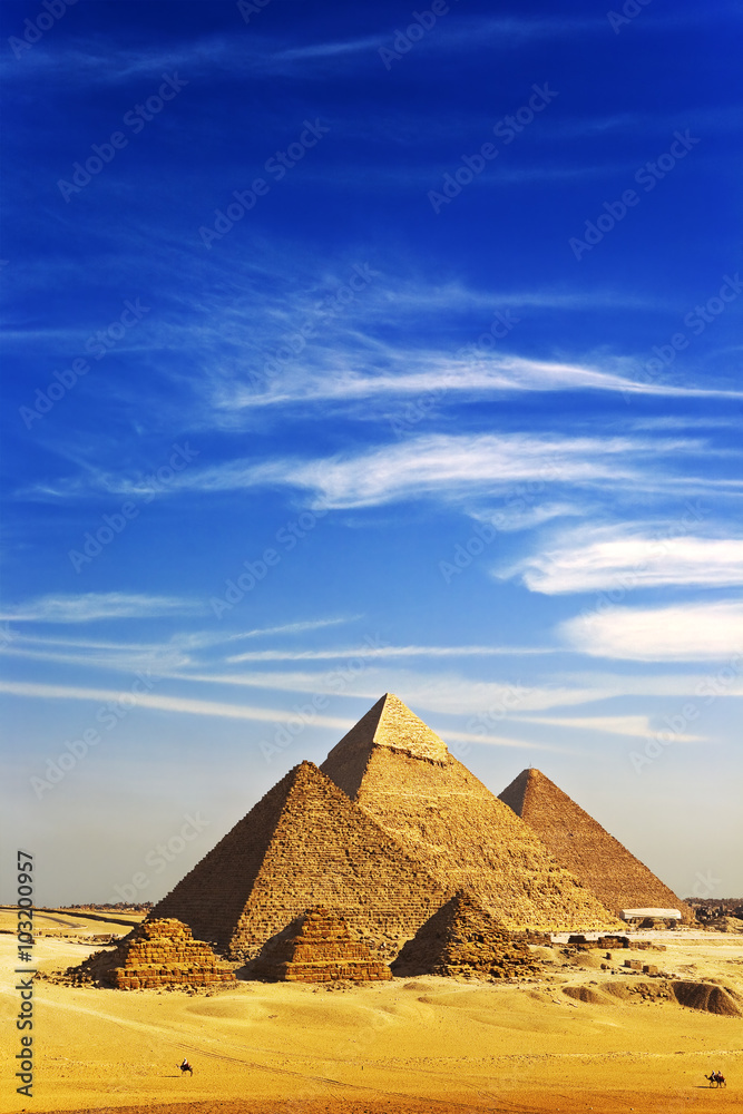 Egypt. Cairo - Giza. General view of pyramids from the Giza Plateau (there is 3 pyramids popularly known as Queens' Pyramids on front side; next: the Pyramid of Menkaure, Khafre and Chufu) - obrazy, fototapety, plakaty 