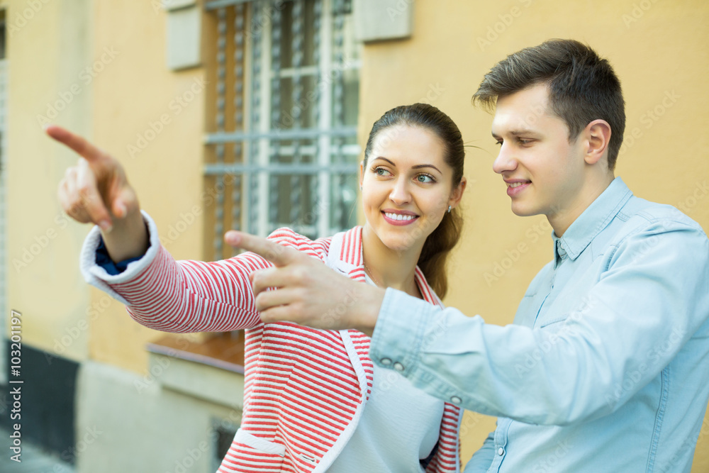 Fototapeta premium Traveller asking woman direction