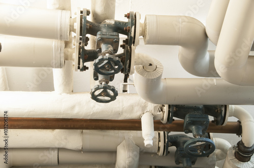 Heizungsrohre im Heizungsraum