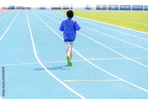 Boy run in blue track © TinPong