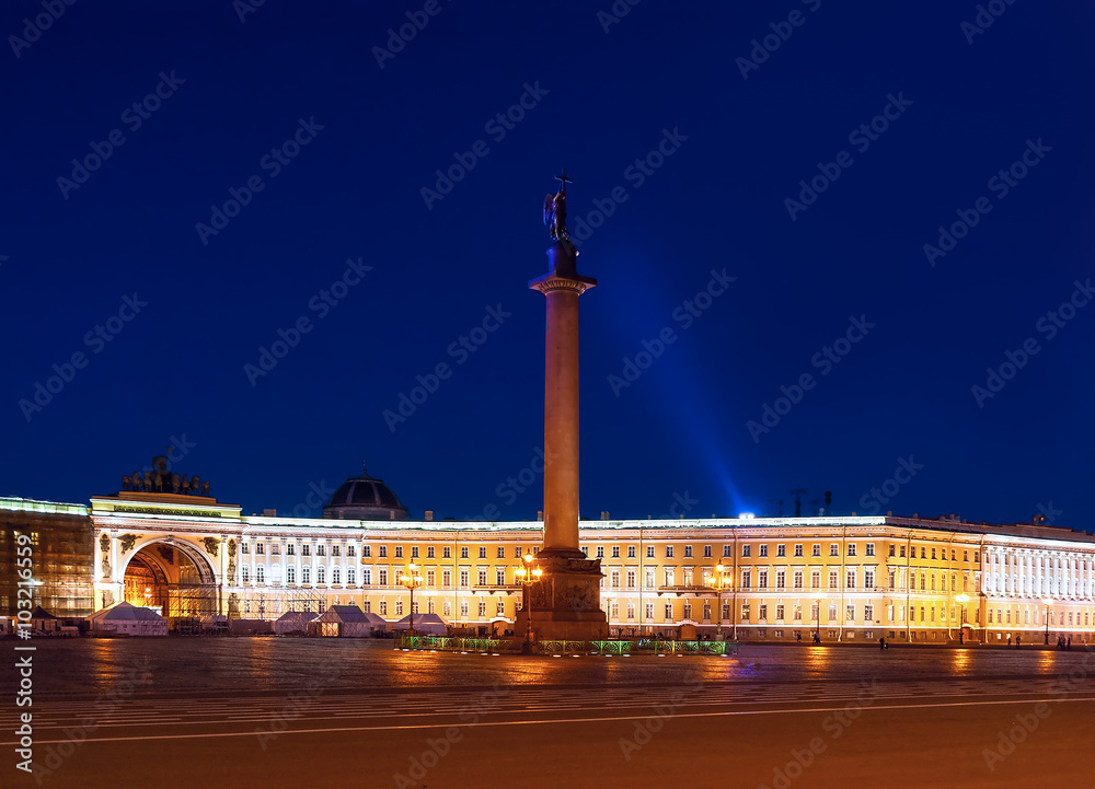 Palace Square in Sankt-Petersburg