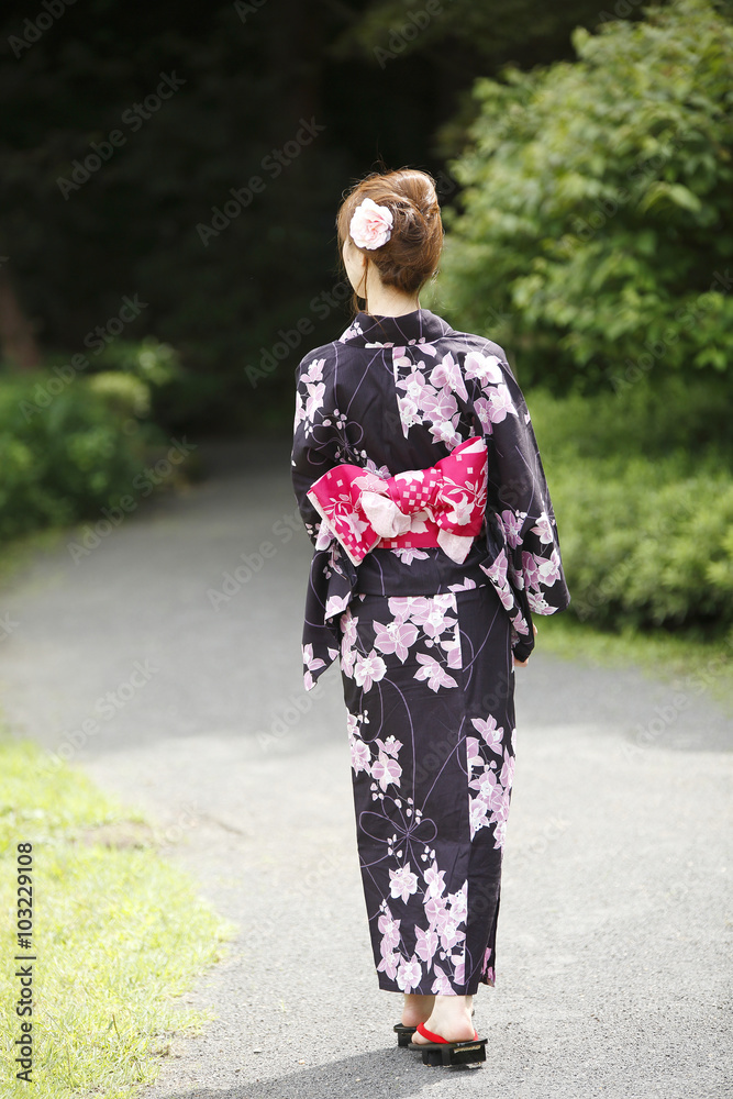 浴衣の女性 浴衣の女性