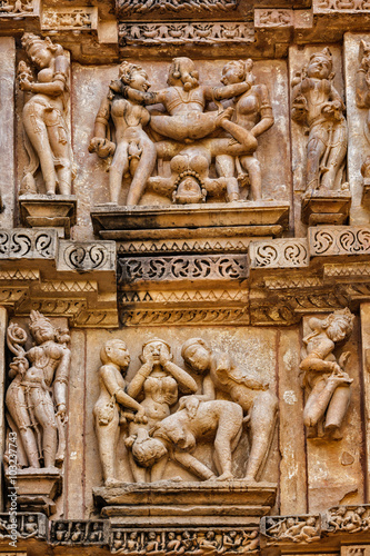 Tableau sur toile Famous erotic stone sculptures of Khajuraho