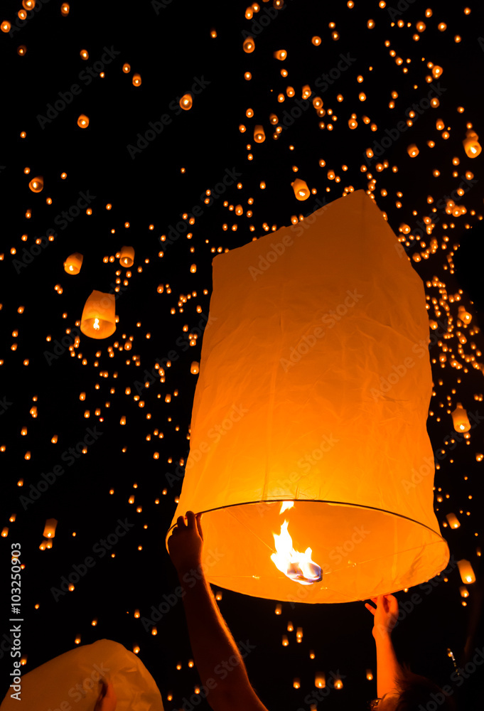 Fototapeta premium Floating lantern in Loy Kratong frstival, Chiangmai province of Thailand