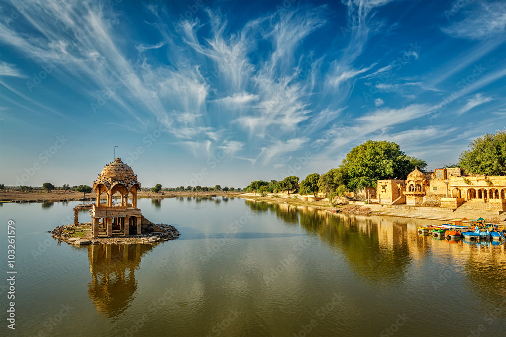 Obraz premium Indian landmark Gadi Sagar in Rajasthan