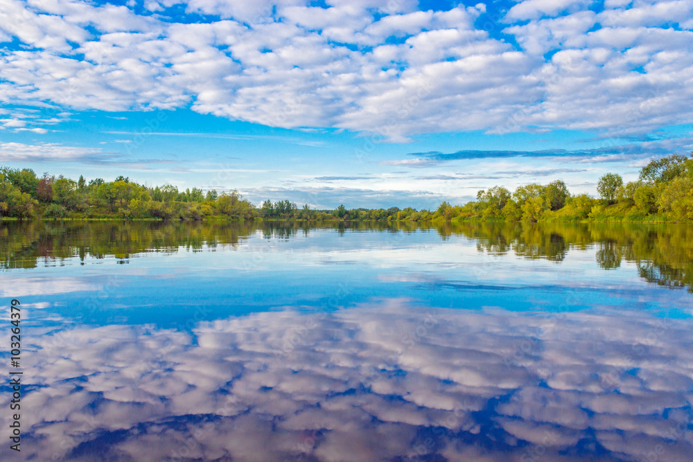 Obraz premium lake and clouds