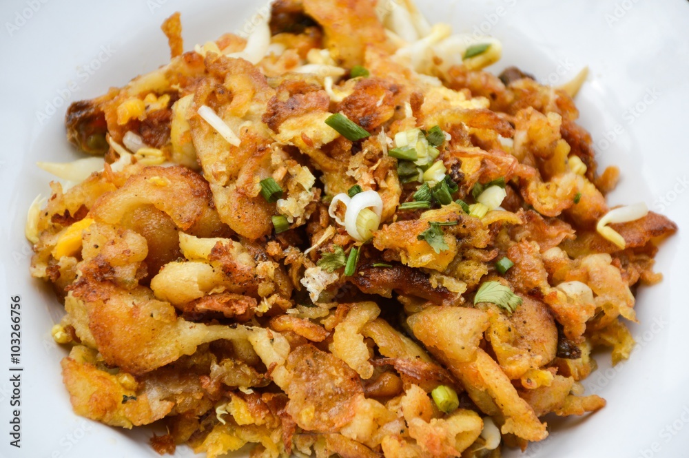 Crisp fried mussel pancakes , Shell fried with vegetables Hoi Tod