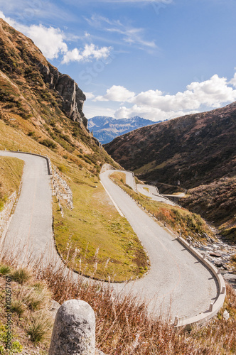 Airolo, Stadt, Tremola, Passstrasse, Gotthardpass, Sankt Gotthard, Gotthardpassstrasse, Schweizer Berge, Alpen, Herbst, Herbstfarben, Tessin, Schweiz photo