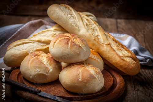 Fotografi Several kaiser rolls and baquette.