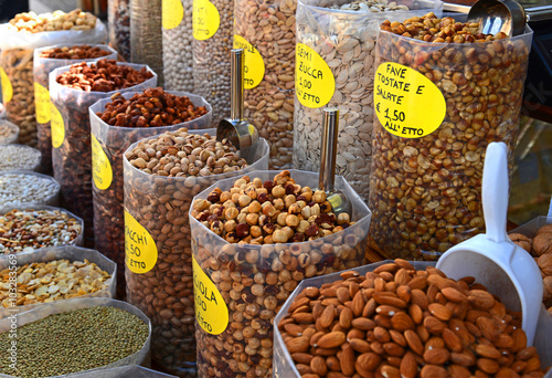 Nüsse auf Marktstand / Apulien, Süditalien photo