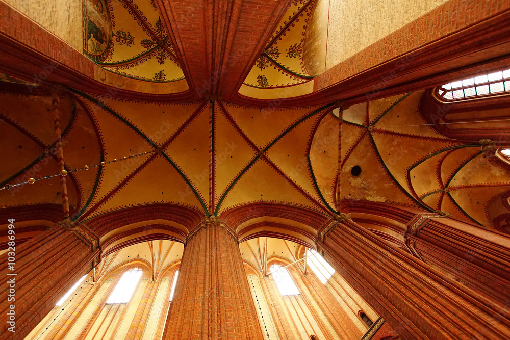 Decke und Gebälk  der St. Nikolai Kirche in Weimar
