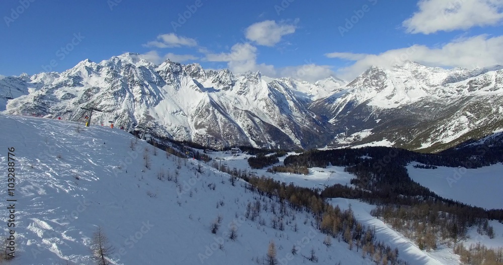 Aerial 4k - Valmalenco (IT) - Comprensorio sciistico del Palù - Panoramica