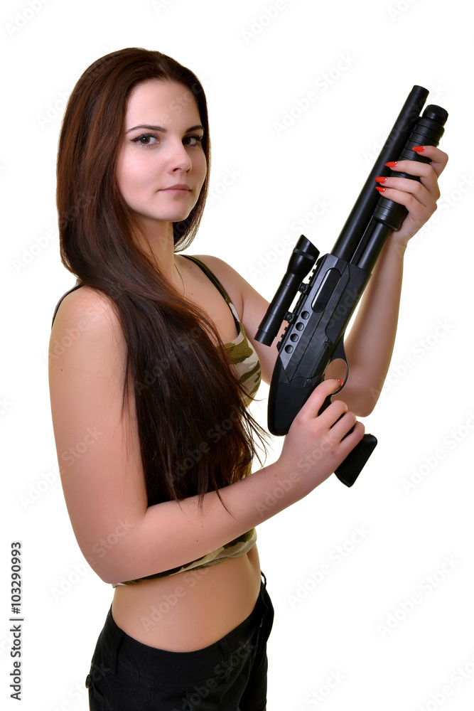 Belle jeune femme soldat avec une arme à feu Belle jeune femme soldat avec une arme à feu