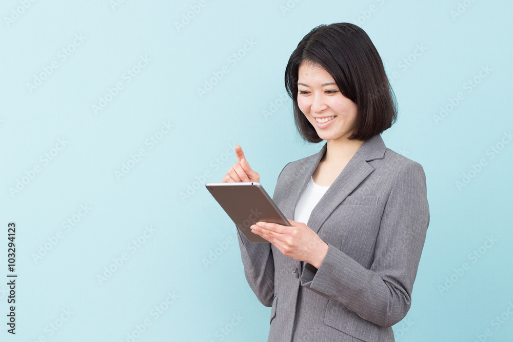 女性　ビジネスウーマン