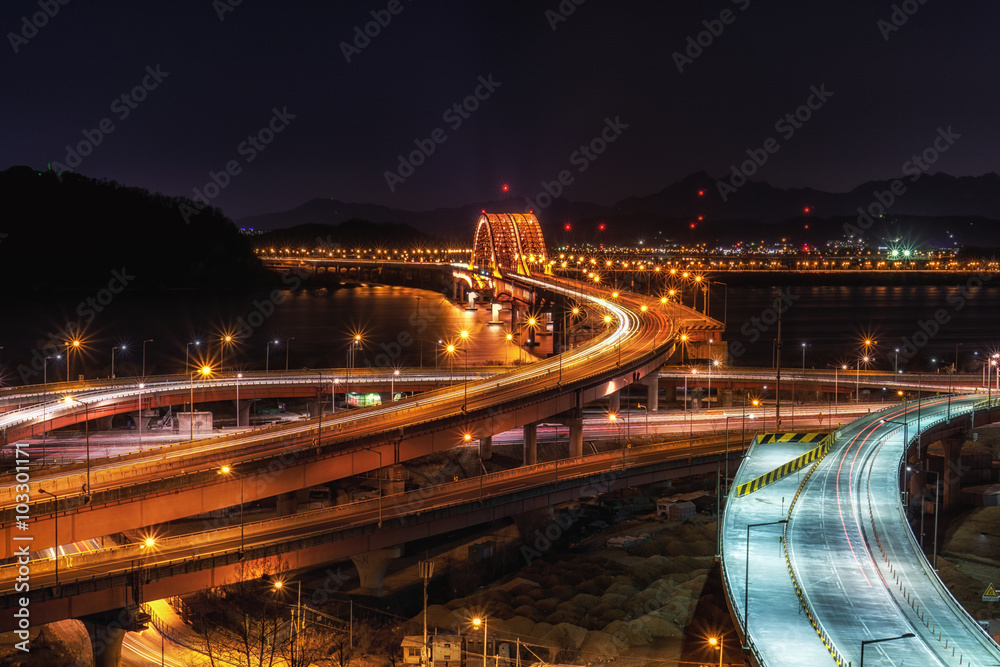 Fototapeta premium banghwa bridge at night over han river