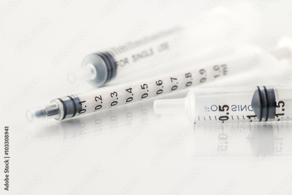 Syringes / シリンジ、注射器 Syringes / シリンジ、注射器
