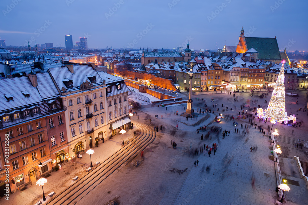 Obraz premium Miasto Warszawy nocą w Polsce