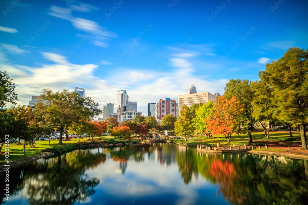 Fototapeta premium Panoramę centrum Charlotte w Karolinie Północnej