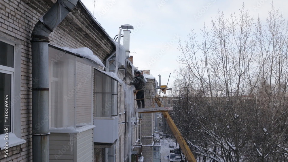 Roof icicle removal Roof icicle removal
