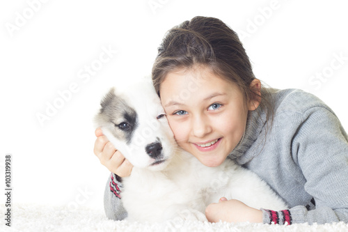 Fototapeta Naklejka Na Ścianę i Meble -  smiling girl and puppy