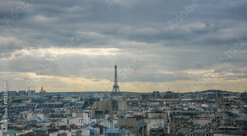 Eiffel tower at horizon in France © danr13