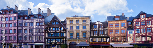 Rouen, vieilles maisons de la place du vieux marché, Normandie photo