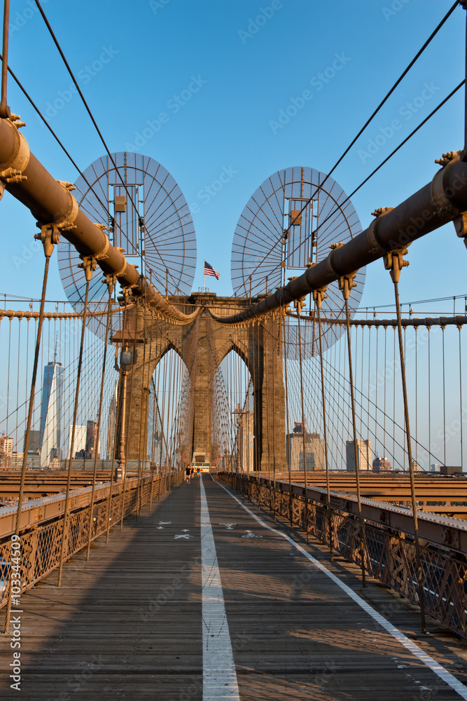 Fototapeta premium Deserted Pedestrian Walkway on Brooklyn Bridge