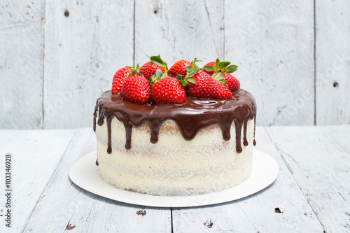 Strawberry birhthday homemade creamcheese cake