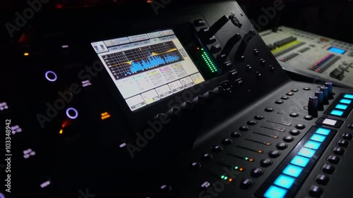 Audio signal real time analyzer on the mixer console monitor