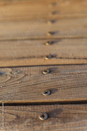 Tornillos en madera. © josfor
