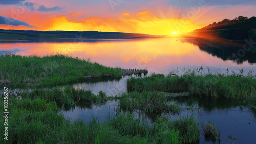 Fototapeta Naklejka Na Ścianę i Meble -  Beautiful summer sunset in the lake
