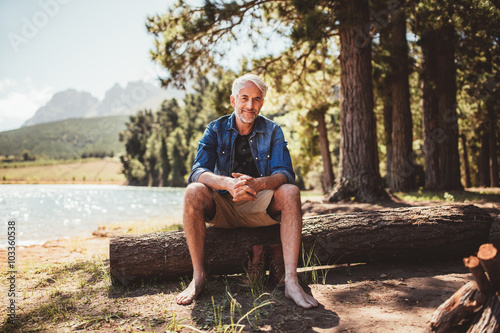 Senior man enjoying a day at the lake © Jacob Lund