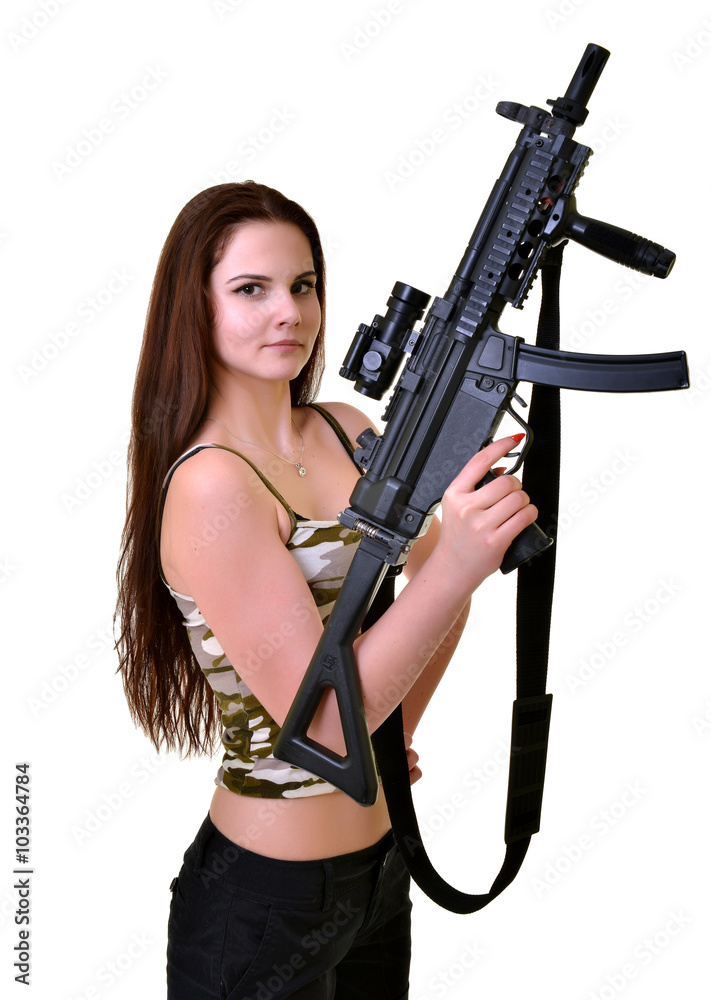 femme et pistolet