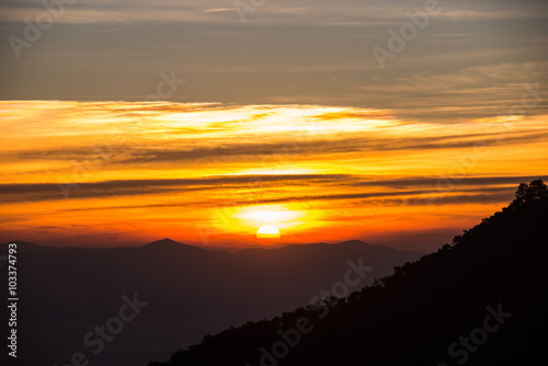 Sunrise over mountain range at Doi Ang Khang, Chiang Mai, Thaila © Olalaja