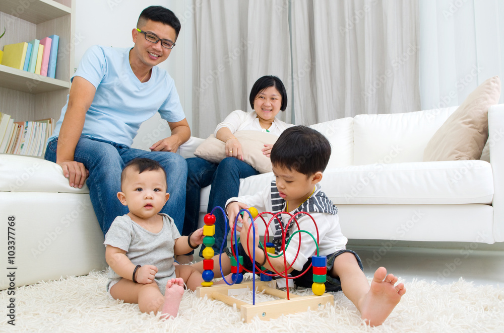 Fototapeta premium Asian family