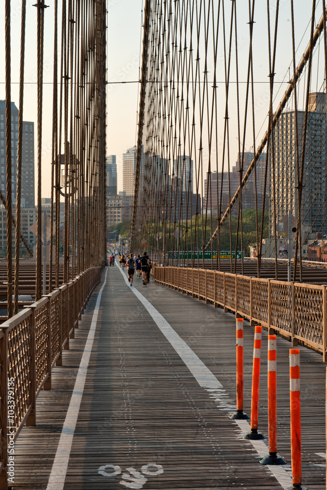 Fototapeta premium Bicycle and Pedestrian Walkway on Brooklyn Bridge