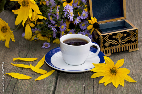 Obraz na płótnie bouquet of wild flowers, coffee, casket and yellow petals w salonie
