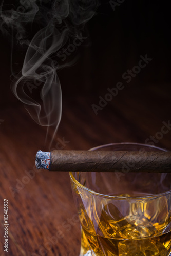 Whiskey and cigar © Gresei