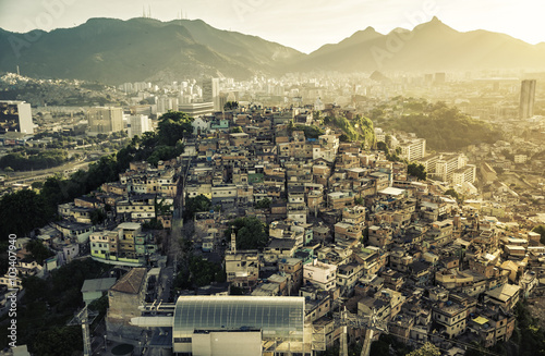 Fotografia Rio de Janeiro, Brazil : Aerial view of Shanty Town on the hill