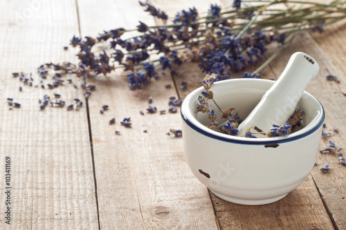 Fototapeta Naklejka Na Ścianę i Meble -  Dry lavender flowers with a mortar