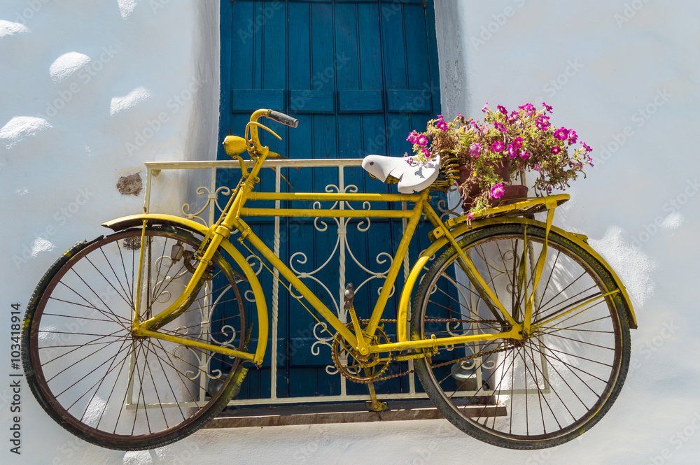 Bicicleta decorativa en Naxos, Grecia