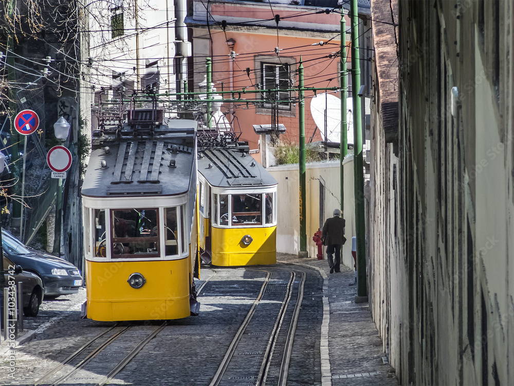 Standseilbahn Ascensor da Glória in Lissabon